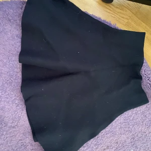 Svart kjol  - Svart kjol 