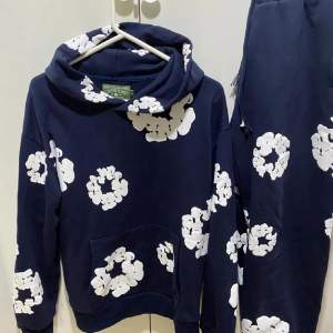 Söker denim tears hoodie storlek XS