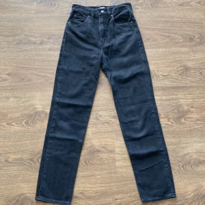 Levi’s jeans - 70s high slim straight Midja: 24 Längd: 29 Mycket gott skick 