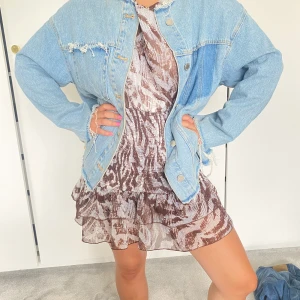 Zara jacka - Säljer denna skitcoola jacka från zara som tyvärr ej fins kvar längre 🎀🎀