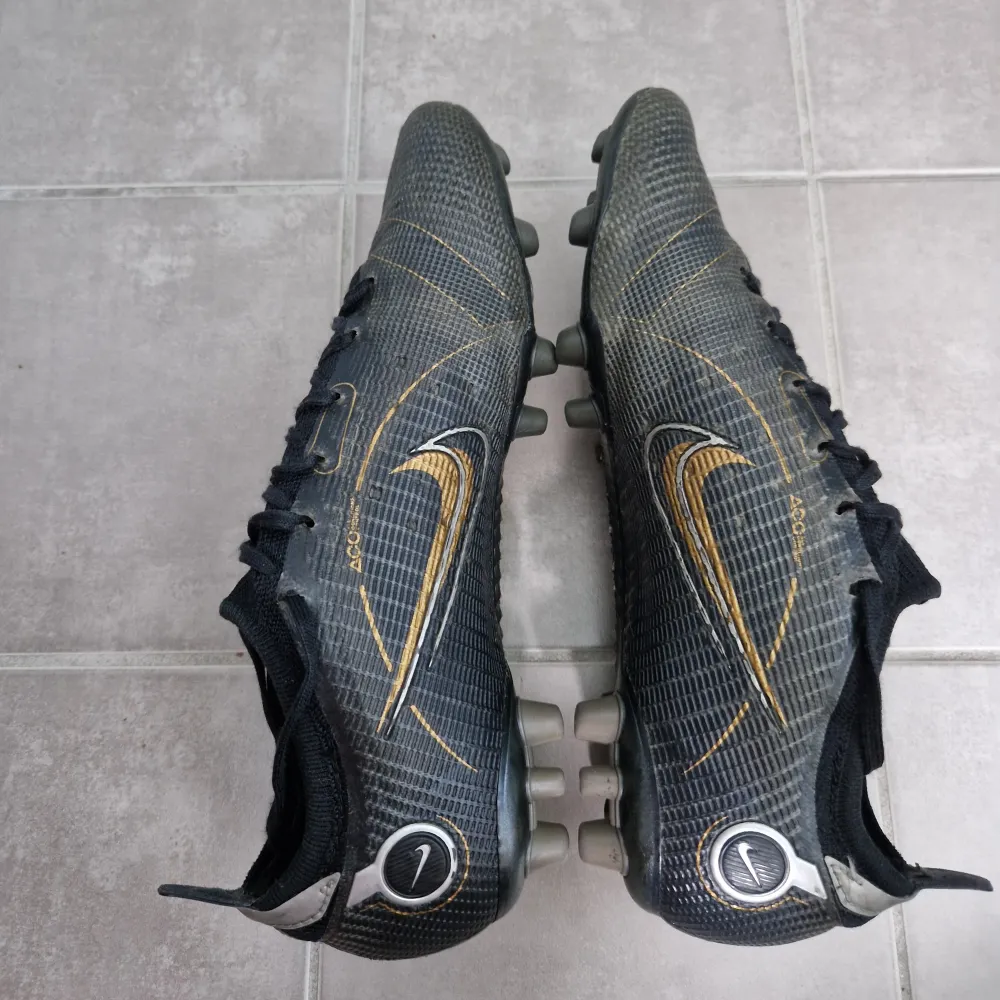 Ett par nike mercurial vapor 14 elite i bra skick, hör av dig vid intresse . Skor.