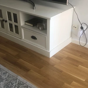 TV Bord - Vill bara sälja den och köpa en ny 