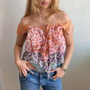 Snygg volangtopp NOLITA - Galet snygg volang topp från Nolita. Sitter super fint och en  av de  snyggaste volangtoppar jag sett, Unik! 100 % siden. Nyskick. 💕