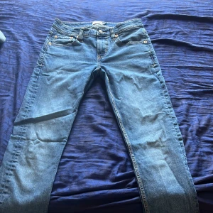 Jeans  - Helt ny (använd en gång)  Inga fel med den 