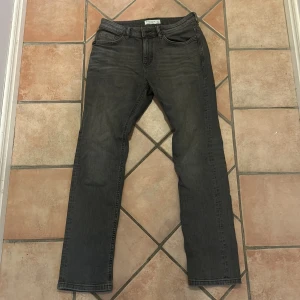 Tom tailor jeans - Jeans från tom tailor helt oanvända i nyskick. Passformen heter regular slim, skriv ifall ni vill veta hur den sitter på. Storlek W30 L32