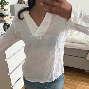 Tunn vit blus - Tunn vit blus🌸