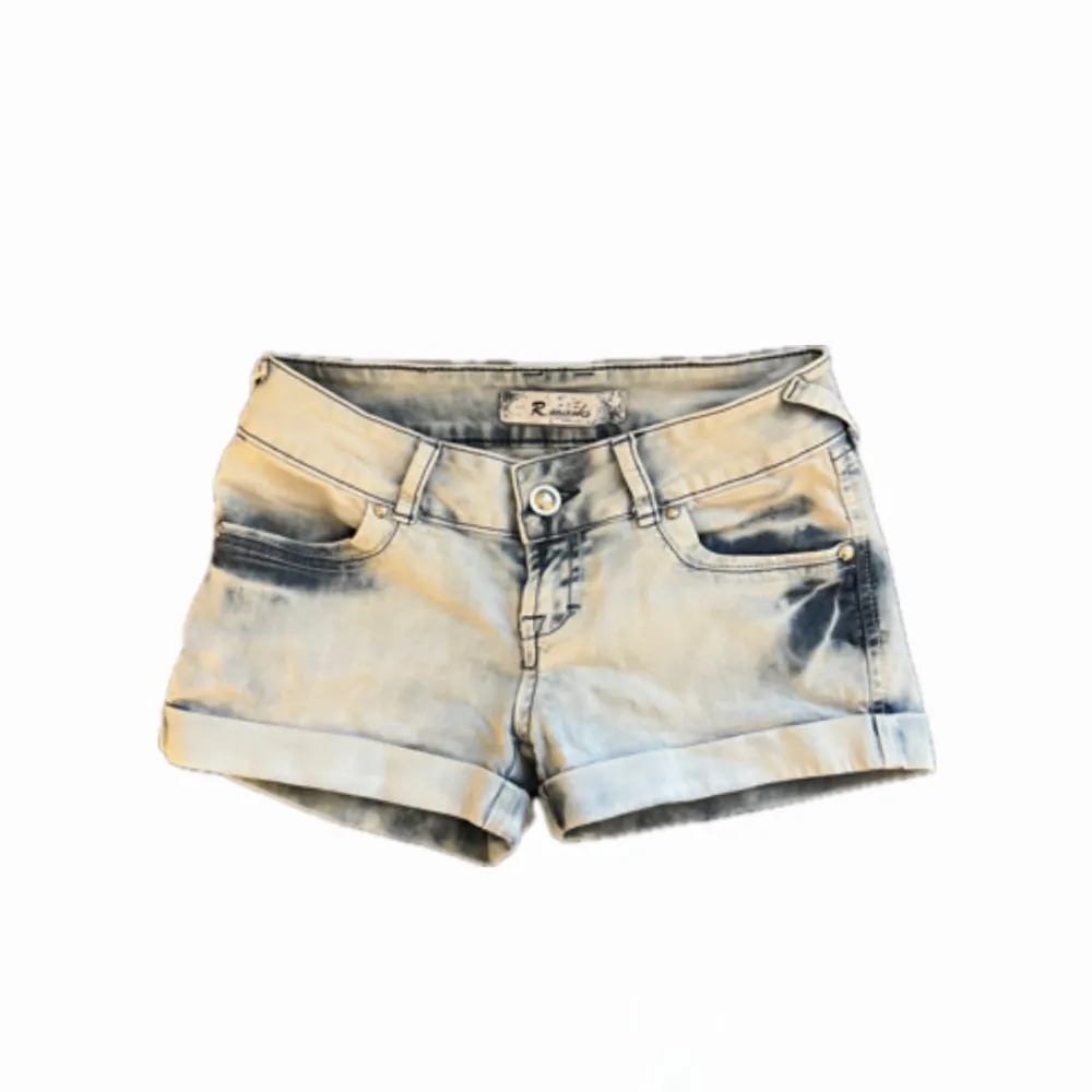 Sjukt fina jeansshorts💘💘 Passar främst s men kan passa xs/m. Shorts.