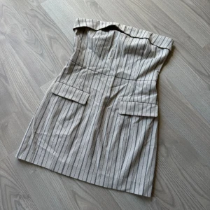 Miniklänning från NA-KD  - Säljer min miniklänning från NA-KD. Aldrig använd i storlek 36.