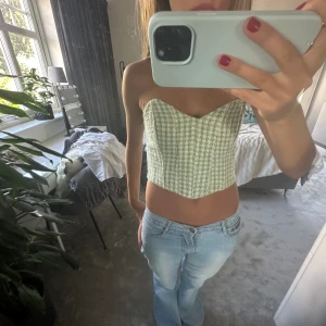 Korsett - Snygg korsett med glada färger🌸🌼🤩🧡