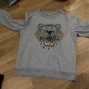 Säljer nu min kenzo tröja den jag väldigt bra skick har använt den mer eller mindre 15 gånger men skulle fortfarande säga att den är i toppen skick - Laidback