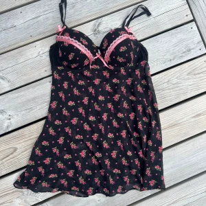 Babydoll top med blommönster  - Mycket bra skick M