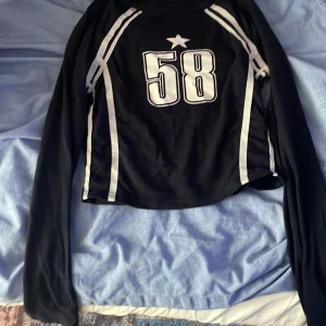 Liten tröja  - Liten långärmad tröja 