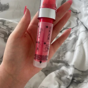 Hudvård  - Cliniques ” Imperfections” för att kunna använda denna måste man ha en av cliniques base bottles… det har inte jag så säljer denna!   