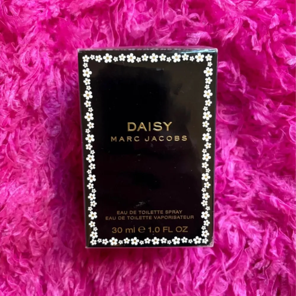 Äkta Marc Jacobs Daisy parfym. 30ml oöppnad. . Accessoarer.