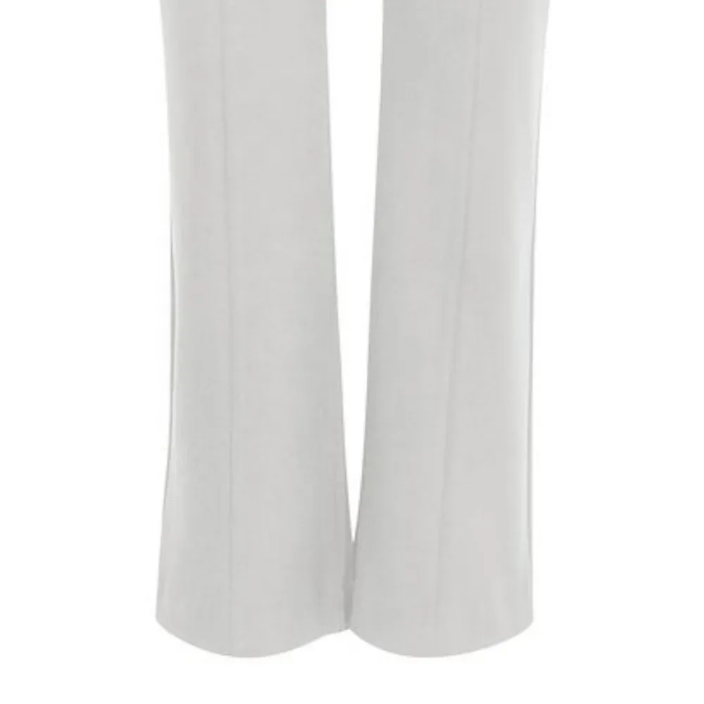 Lågmidjade trendiga kostymbyxor från pulz jeans  Använd få gånger  Gråa (sista bilden visar färgen bra  Bild 4 är på modellen från hemsidan i en annan färg  Modellen i färgen säljs inte längre  Ord pris, 700. Jeans & Byxor.