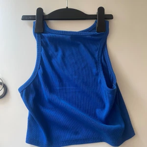 Topp - Denhär populära basic toppen, som ny  (dm för mer frågor)💞