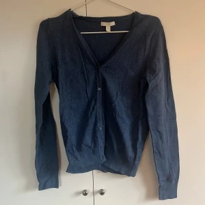 Blå kofta - Kofta i jeansblå färg, fint skick! 