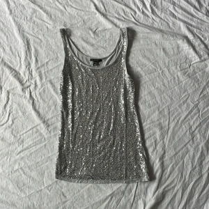 Paljetttopp  - Bra skick! Storlek xs men skulle säga att den är mer som en s💗