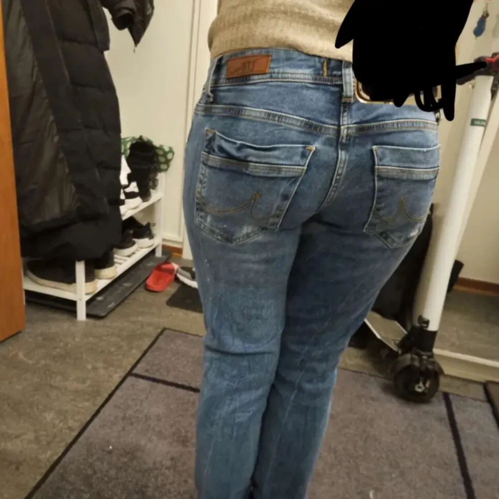 Hjälper min vän att sälja! Ltb jeans valerie, storlek W28 L30. Har andvänds två ggr, säljs för att de inte används!  Så skriv till mig eller @marianaramsten17 om du är intresserad!💞💞. Jeans & Byxor.