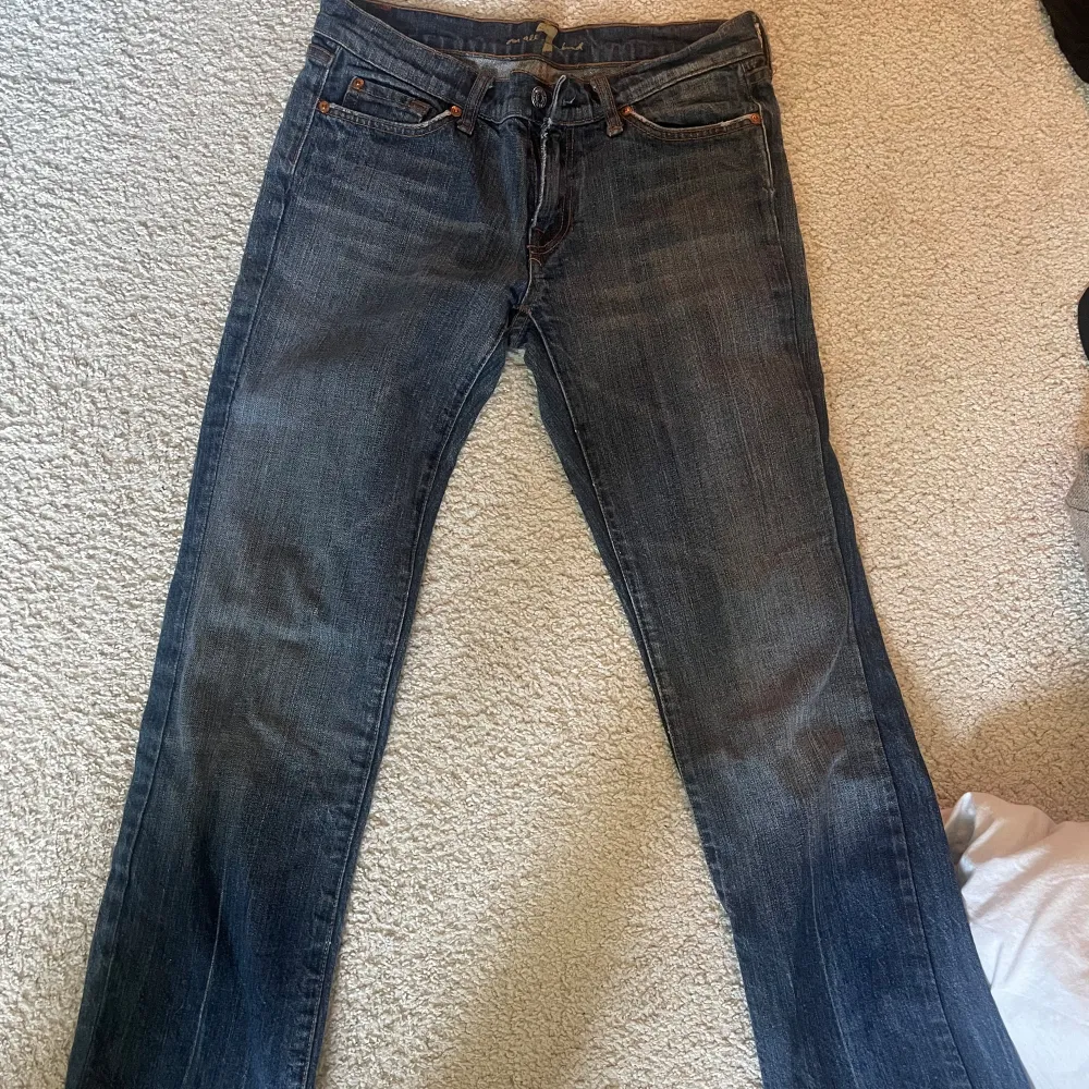 Waist 86cm och jag är 168cm lång     Säljer för att dom aldrig kommer till användning . Jeans & Byxor.