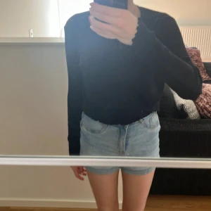 Svart långärmad  - Jätte bra skick använd Max två gånger från lager 157 storlek s