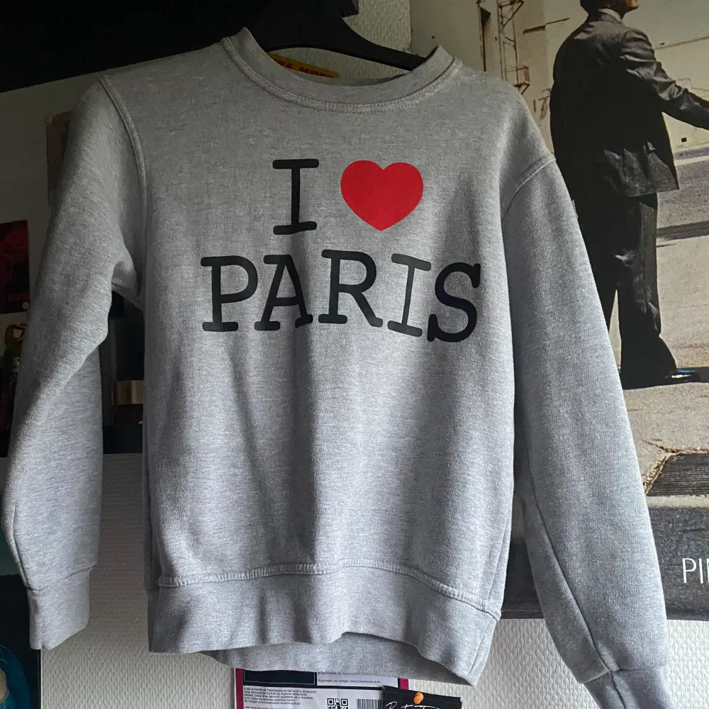 I love Paris sweatshirt, använd 1 gång . Hoodies.
