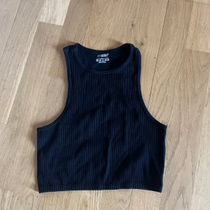 Topp x2 - Säljer 2 stycken likadana toppar i ett 2 pack då de inte kommer till användning.