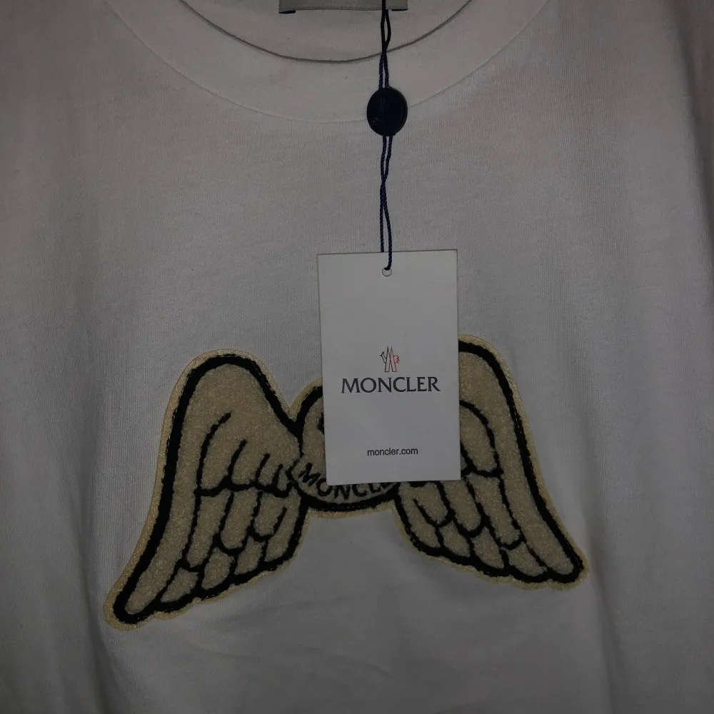 Moncler tröja . T-shirts.