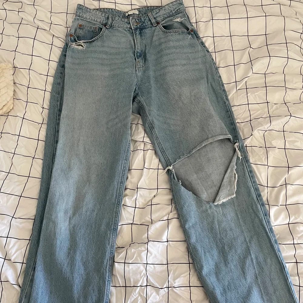 Super snygga jeans i storlek 42. I bra skick . Jeans & Byxor.