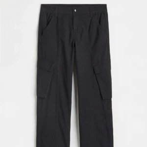 Cargo pants  - Cargo byxor strl 32 Nypris är 349,99 Säljs inte mer 