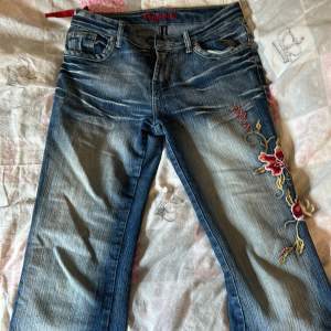Jeans i storlek 38, Säljer då dom är förstora.