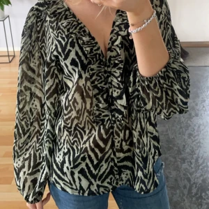 Zebrablus  - Blus med zebramönster 💕