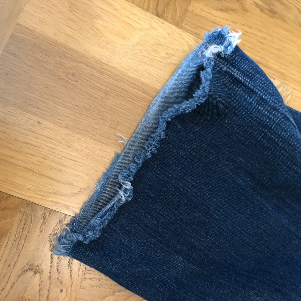 Waist 30 lenght 100 cm avklippta( se bild). Jeans & Byxor.