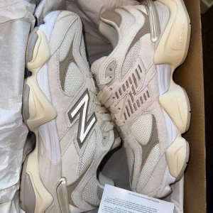 New balance 9060 beige - Helt helt nya new balance skor. Fick fel storlek & nu väljer jag att sälja vidare dessa snygga skor då de är slutsålda överallt. 