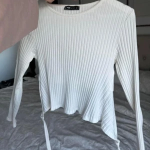 Fint - Strl L med band som man knyter o ryggen använd ca 2 ggr som ny 