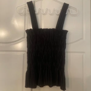 Topp - Så söt topp från Zara köpt utomlands. Storlek S💙