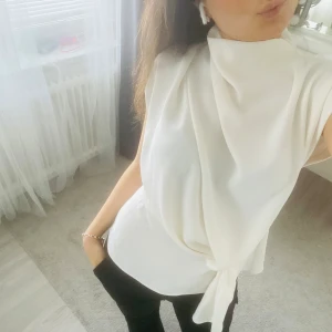 Zara tröja  - En fin tröja från zara som aldrig är använd!❤️