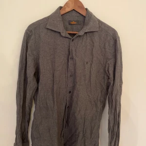 Morris skjorta  - Large  Knappt använd 9/10 Nypris 1000