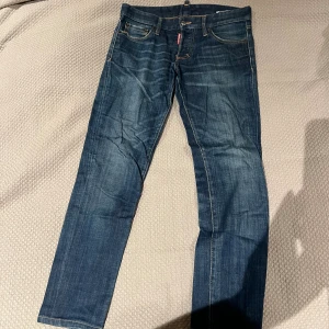 Dsquared2 jeans - Knappt använda jeans från dsquared. Kvitto finns. 