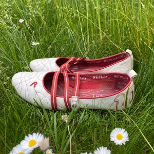 Ballerinaskor vintage - Vintage, sportiga ballerinaskor i str 38. 