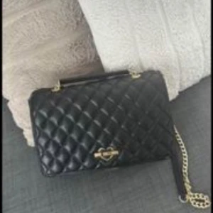 Axelväska  - Jätte fin elegant axelväska 