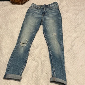 Jeans - Knappt använda hm jeans 