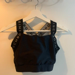 Sport-bh - ”Kay Sports Bra”. Sport-bh i mycket fint skick. Använd 1 gång, tvättad efter det. Nypris ligger runt 299 kr! 🙌🏼