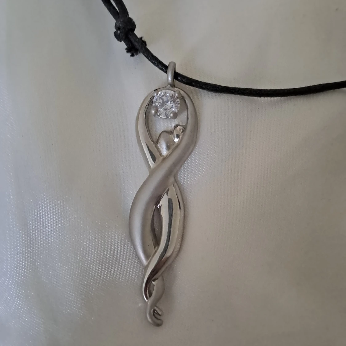 Halsband med hänge - 90