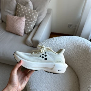 Craft nordlite ultra w  - Säljer dessa löparskor från Craft ”nordlite ultra w”, jättebra löparsko säljes pga fel strl. Enbart använts 3 ggr.   Köpare står för frakt  Nypris: 2000 sek 