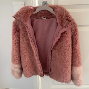 Pälsjacka  - Fejk Pälsjacka från Lindex som ny  