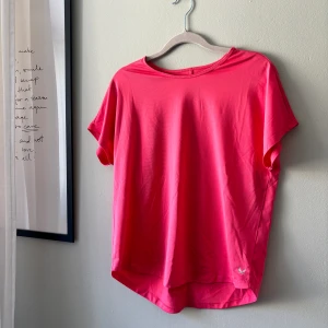 Träningstshirt  - Fint skick och knappt använd 