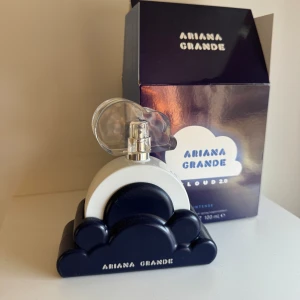 Parfym - Säljer denna i 100 ml, säljer för 360 Den är knappt använd 90-95% kvar🫶🏼