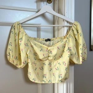 Topp från Shein strl M - Oanvänd topp från Shein 💛