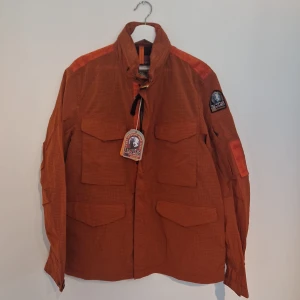 Parajumpers jacka - Ny, oanvänd. Äkta, med certilogo för kontroll av äkthet. 